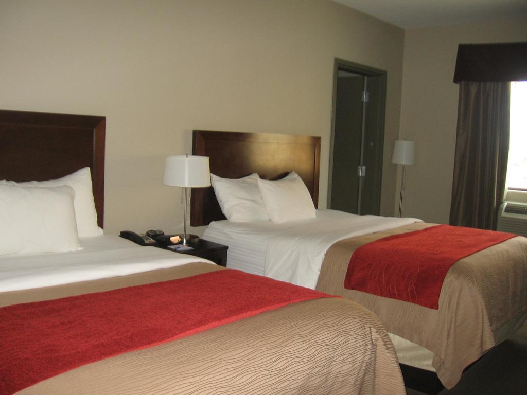 Baymont By Wyndham Columbus Hotel Exterior foto