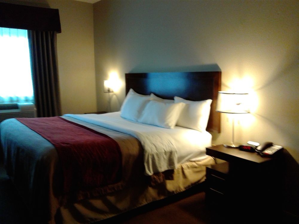 Baymont By Wyndham Columbus Hotel Exterior foto